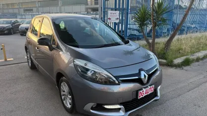 Usata Renault Scénic III XMOD 110 CV (80 kW) 2016 Grigio Monovolume