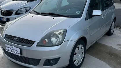 Usata Ford Fiesta 80 CV (58 kW) 2008 Gray Utilitaria