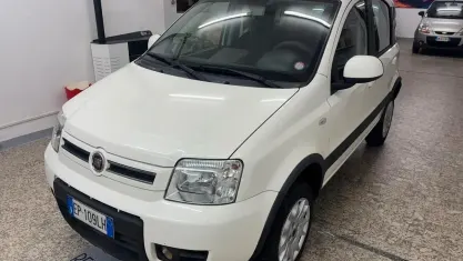Usata Fiat Panda 4x4 Climbing 69 CV (50 kW) 2012 Bianco Utilitaria