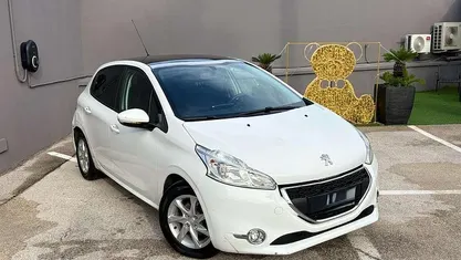 Bianco Usata 2014 Peugeot 208 Allure Due volumi | 4990 € (Super prezzo)