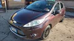 Viola Usata 2009 Ford Fiesta Titanium Tre volumi | 2690 € (Buon prezzo)