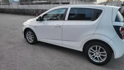 Usata Chevrolet Aveo 95 CV (69 kW) 2012 Bianco Berlina