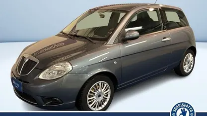 Usata Lancia Ypsilon 60 CV (44 kW) 2010 Grigio metallizzato Utilitaria