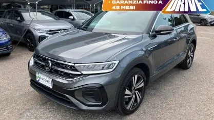 Usata VW T-Roc R-line 150 CV (110 kW) 2023 Indium grey metallizzato nero SUV