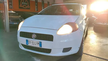 Usata Fiat Grande Punto 77 CV (56 kW) 2010 Bianco Utilitaria