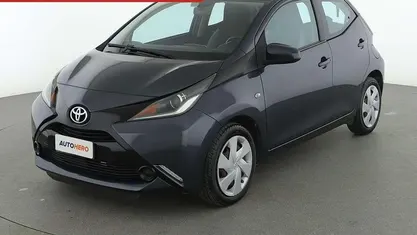 Begagnad Toyota Aygo X-play 70 HK (51 kW) 2017 Grå Halvkombi