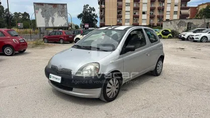 Usata Toyota Yaris 75 CV (55 kW) 2002 Grigio Berlina