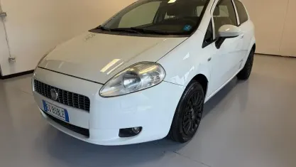 Usata Fiat Grande Punto 75 CV (55 kW) 2011 Bianco Utilitaria