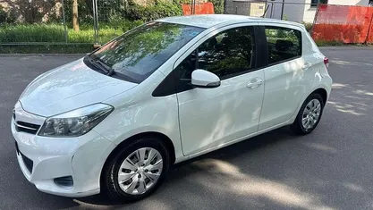 Usata Toyota Yaris Lounge 90 CV (66 kW) 2012 Utilitaria