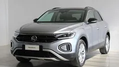 Nero Nuova 2024 VW T-Roc Life SUV | 25.600 € (Buon prezzo)
