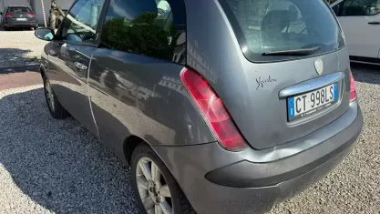 Usata Lancia Ypsilon 60 CV (44 kW) 2005 Grigio Utilitaria