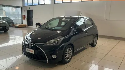 Nero Usata 2016 Toyota Yaris Active Berlina | 9499 € (Buon prezzo)