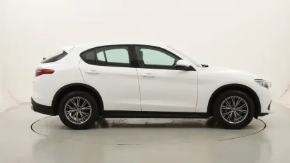 Usata Alfa Romeo Stelvio Business 160 CV (117 kW) 2022 Biancobianco SUV