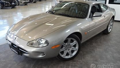 Usata Jaguar XK8 286 CV (210 kW) 1998 Grigio Coupé
