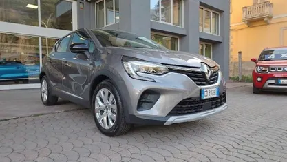 Usata Renault Captur Zen 101 CV (74 kW) 2021 Grigio SUV