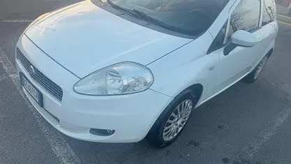 Usata Fiat Grande Punto 77 CV (56 kW) 2009 Bianco Utilitaria