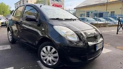 Usata Toyota Yaris 69 CV (50 kW) 2010 Nero Utilitaria