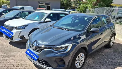 Grigio Usata 2020 Renault Captur Life SUV | 15.990 € (Buon prezzo)