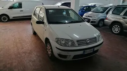 Bianco Usata 2009 Fiat Punto Classica Due volumi | 1950 € (Buon prezzo)