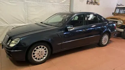 Usata Mercedes E220 Classic 150 CV (110 kW) 2004 Bluazzurro Berlina