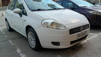 Usata Fiat Grande Punto Dynamic 75 CV (55 kW) 2008 Bianco Utilitaria