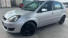 Grigio Usata 2007 Ford Fiesta Ghia Due volumi | 1350 € (Buon prezzo)
