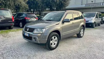 Usata Suzuki Grand Vitara 129 CV (94 kW) 2006 Grigio SUV