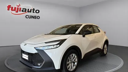 Begagnad Toyota C-HR Active 140 HK (102 kW) 2024 Vit SUV