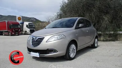 Oro Usata 2014 Lancia Ypsilon Gold Due volumi | 7190 € (Buon prezzo)