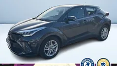 Grigio scuro metallizzato Usata 2023 Toyota C-HR Active SUV | 23.900 € (Buon prezzo)
