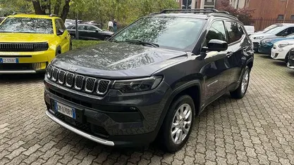 Grigio scuro Usata 2022 Jeep Compass Limited SUV | 22.990 € (Buon prezzo)