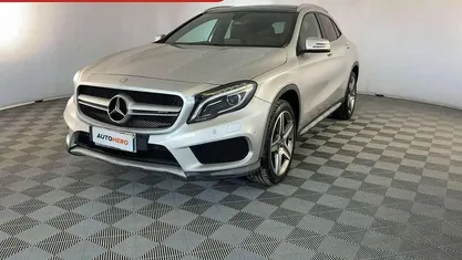 Usata Mercedes GLA200 Premium 136 CV (100 kW) 2017 Argento SUV