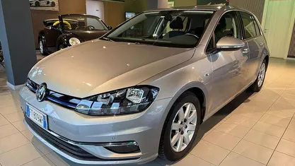 Grigio Usata 2019 VW Golf VII Highline Tre volumi | 15.900 € (Buon prezzo)