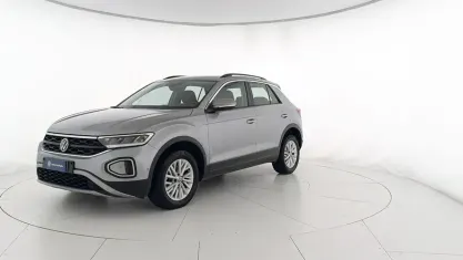 Usata VW T-Roc Life 150 CV (110 kW) 2023 Pyrit silver metallizzato SUV