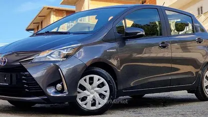 Usata Toyota Yaris Hybrid 73 CV (53 kW) 2018 Gray Utilitaria
