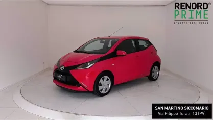 Usata Toyota Aygo X-wave 69 CV (50 kW) 2015 Rosso Utilitaria