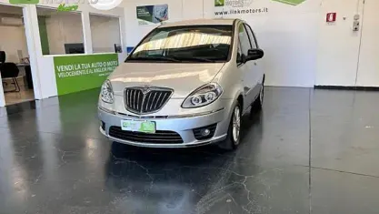 Usata Lancia Musa 95 CV (69 kW) 2011 Grigio Monovolume