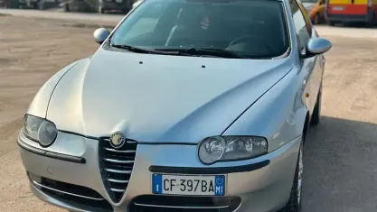 Usata Alfa Romeo 147 Distinctive 116 CV (85 kW) 2005 Grigio Utilitaria