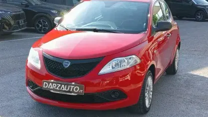 Usata Lancia Ypsilon 69 CV (50 kW) 2019 Rosso pastello