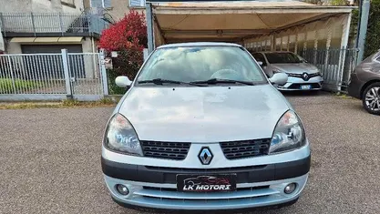 Usata Renault Clio II Expression 58 CV (42 kW) 2001 Grigio Berlina