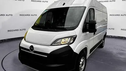 Bianco Nuova 2025 Opel Movano S Furgone | 24.508 € (Ottimo prezzo)