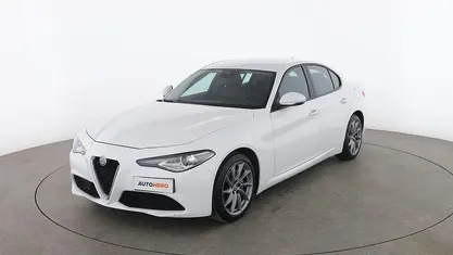Bianco Usata 2019 Alfa Romeo Giulia Super Tre volumi | 22.399 € (Buon prezzo)