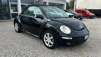 Usata VW New Beetle 102 CV (75 kW) 2006 Nero Utilitaria
