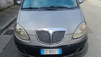 Usata Lancia Musa 90 CV (66 kW) 2006 Giallo Monovolume
