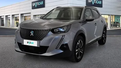 Begagnad Peugeot e-2008 Allure 100 kW (136 HK) 2021 Grå SUV