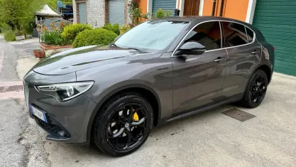 Begagnad Alfa Romeo Stelvio Executive 190 HK (139 kW) 2018 Grå SUV