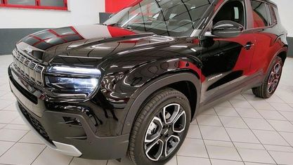 Ny Jeep Avenger Summit 101 HK (74 kW) 2026 Svart SUV