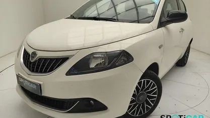 Käytetty Lancia Ypsilon S 70 HP (51 kW) 2024 Valkoinen Viistoperä