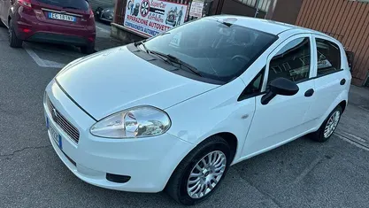 Usata Fiat Grande Punto 69 CV (50 kW) 2013 Bianco Utilitaria