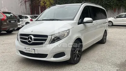 Usata Mercedes V220 Premium 163 CV (119 kW) 2017 Bianco Monovolume